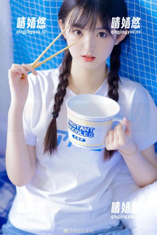 Umeko J Umeko J的2B福利作品:试图发掘自信却又被自己逗乐了!